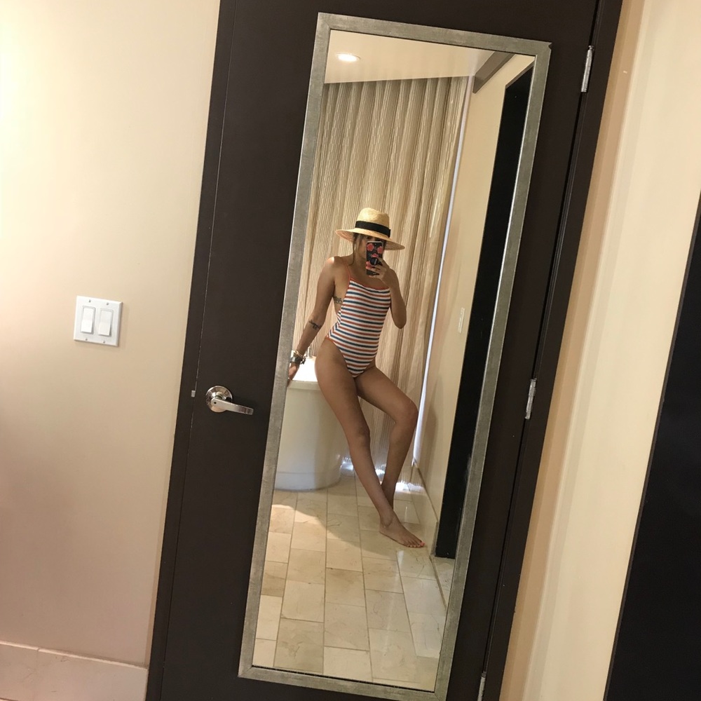 One piece swim